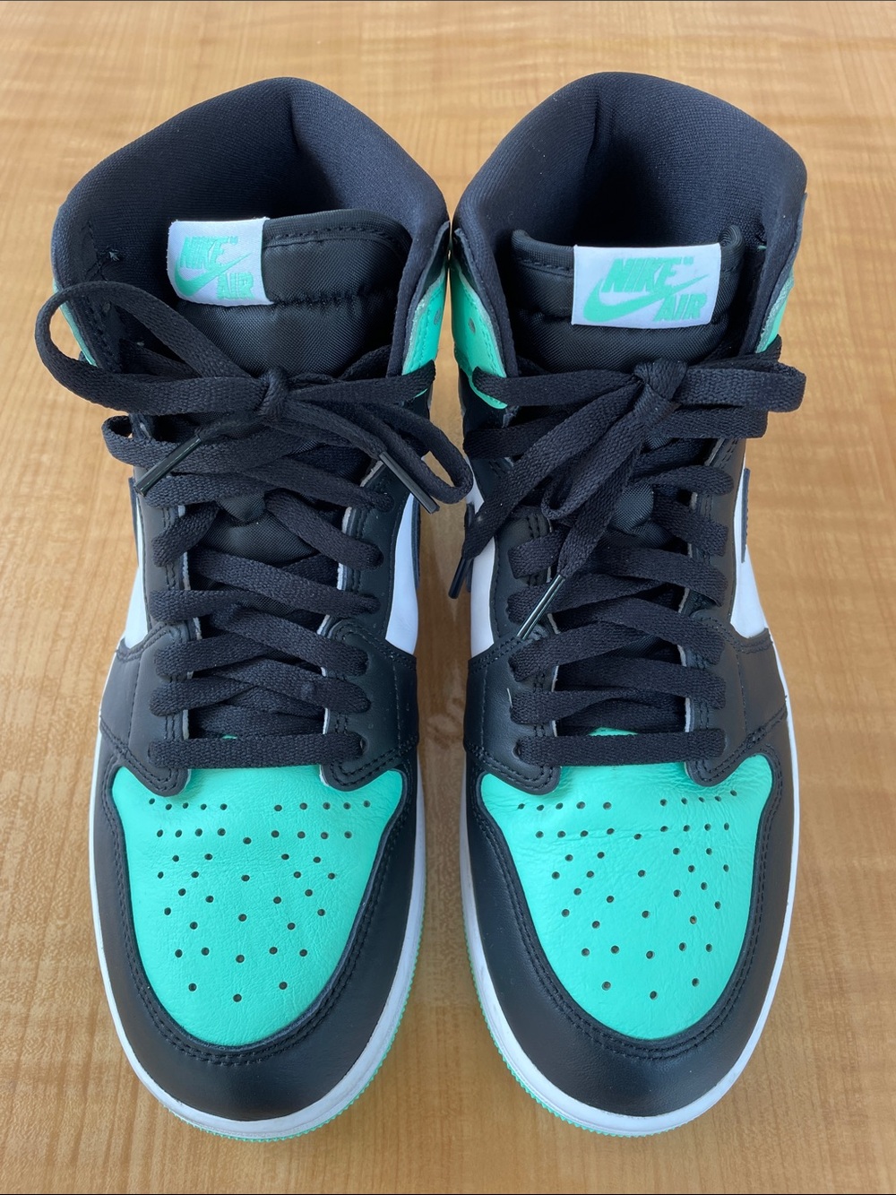 Air Jordan 1 Retro High Shoes OG Green
Glow Size 9.5 Men’s Basketball NBA